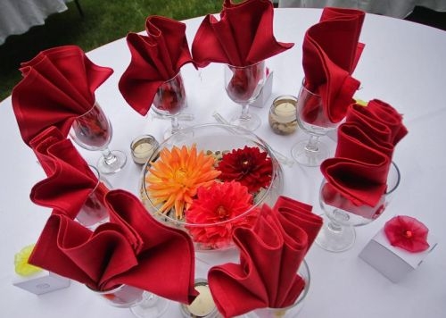 Floating Dahlias Table Arrangement | Dahlia Wedding Cakes Arrangements